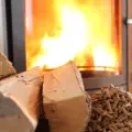 Poêle à bois ou à granulé ? Quel système de chauffage choisir pour votre maison ?