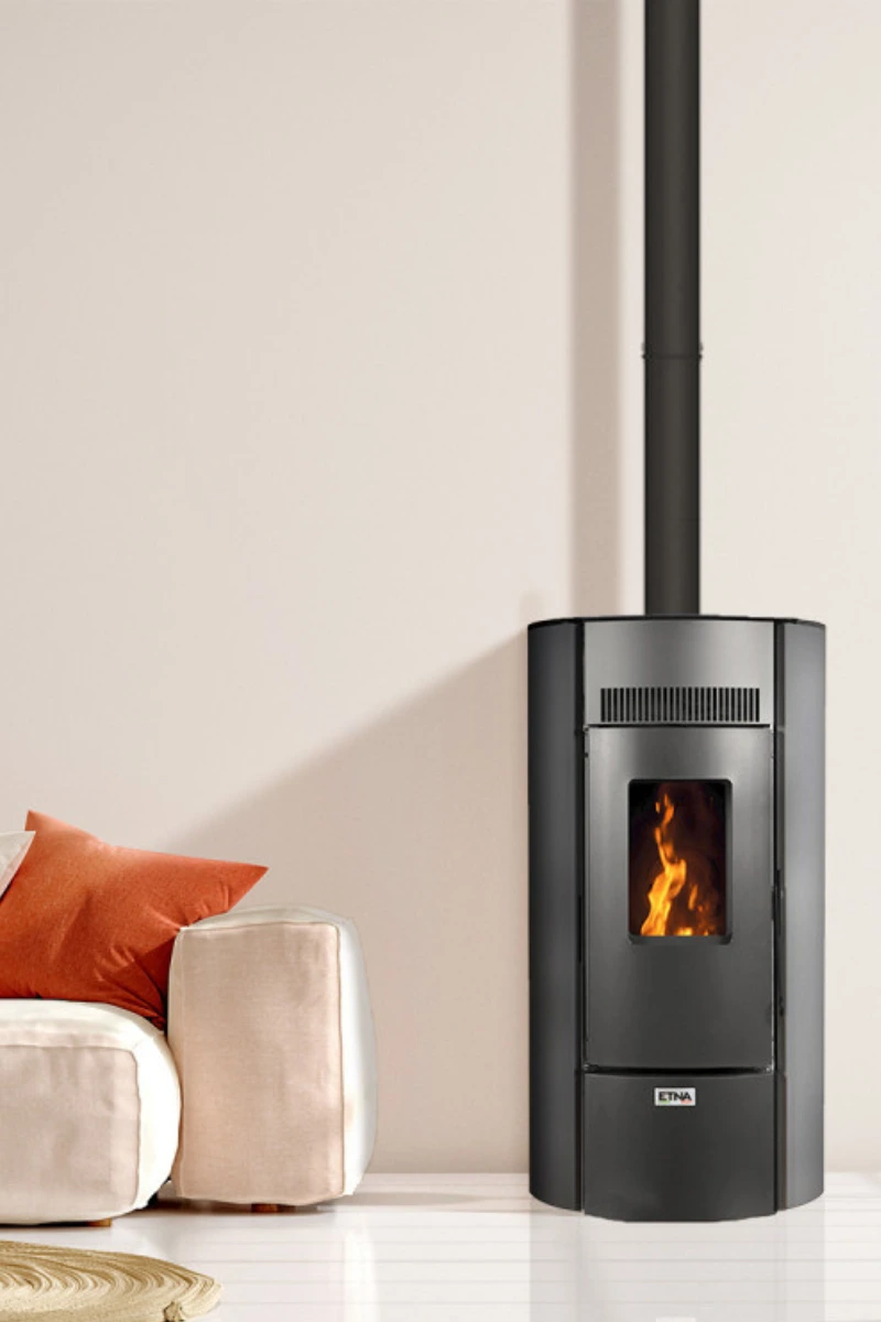 nstallation d'un Poêle à granulés à Saint-Genis-Laval avec thermostat connecté et design contemporain par ChaleurFeu.